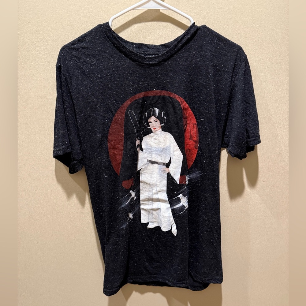 ⭐️3 for $15, 5 for 20⭐️ Star Wars Leia Graphic T-Shirt Adult Medium